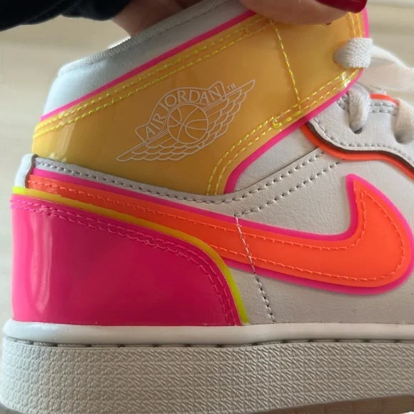 AIR JORDAN 1 Mid Edge Glow Youth sz4 - Picture 7 of 15